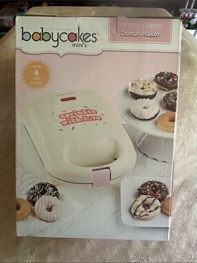 Babycakes mini Ceramic Coated Donut Maker - White with Pink Accent